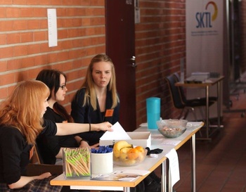 KäTu-symposiumiin vuonna 2016 osallistuneita opiskelijoita Itä-Suomen yliopistosta. Kuva: Maarit Laitinen