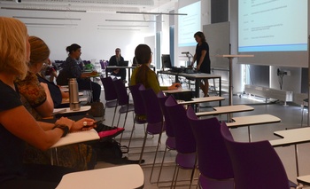 Gun-Viol Vik ja kurssilaisia.